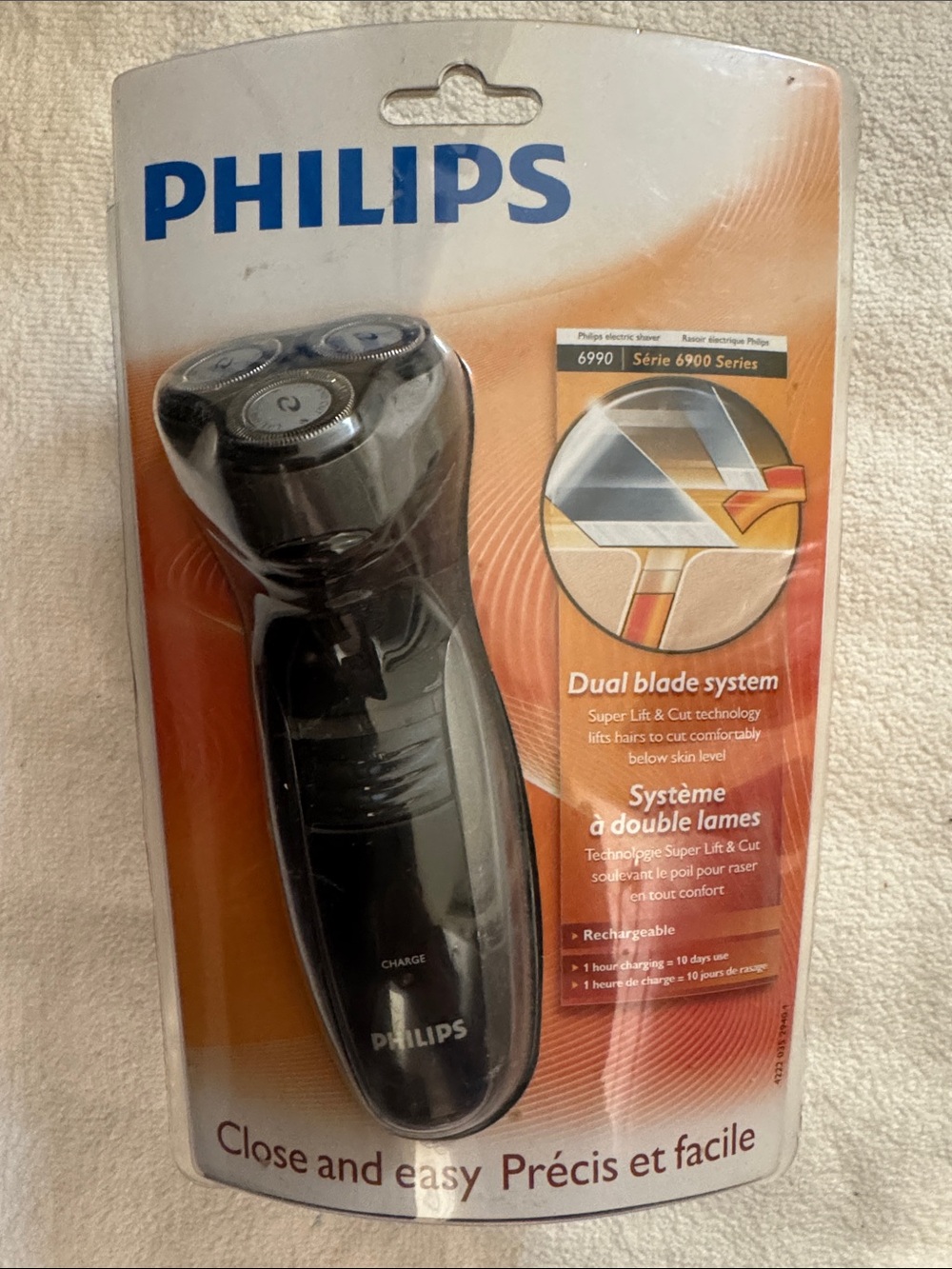 Philips Black Electric Rotary Shaver with Silver Trim-New shaver, dented box